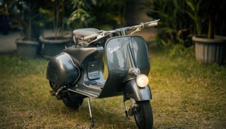 Restoring a Vespa Faro Basso: The Scooter99 Craft Behind a Classic